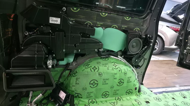 Шумоизоляция багажника Mercedes-Benz V-Class-6