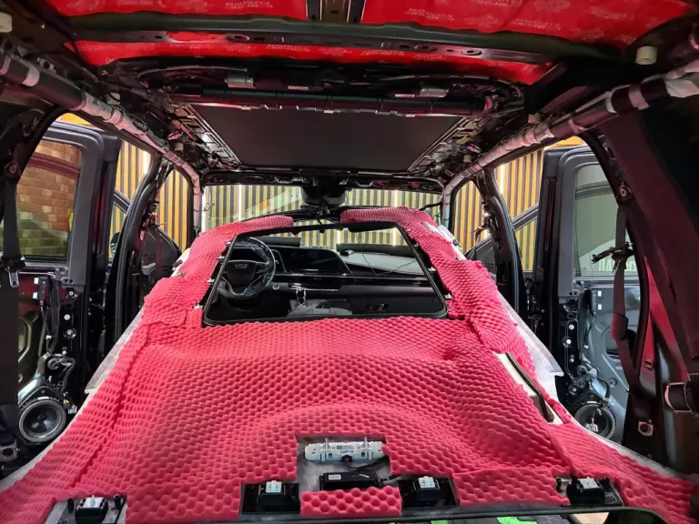 Шумоизоляция крыши Cadillac Escalade 3