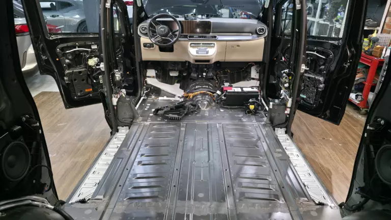 Шумоизоляция пола Mercedes-Benz V-Class-1