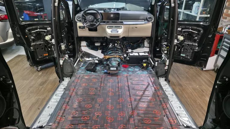 Шумоизоляция пола Mercedes-Benz V-Class-2