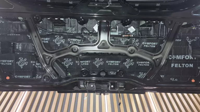 шумоизоляция дверей Mercedes-Benz V-Class-11